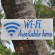 Internet gibt es in Singapur fast überall, nicht nur wie hier an Sentosa Beach