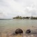 Blick auf Pulau Ubin von Changi Point Beach in Singapur